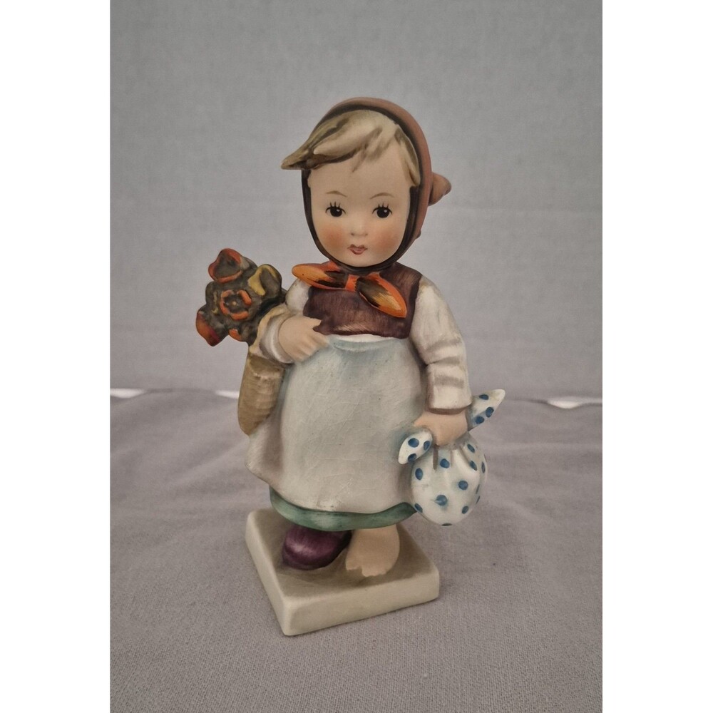 M.I. Hummel Goebel Figurine WEARY WANDERER 6" Tall 204 TMK3